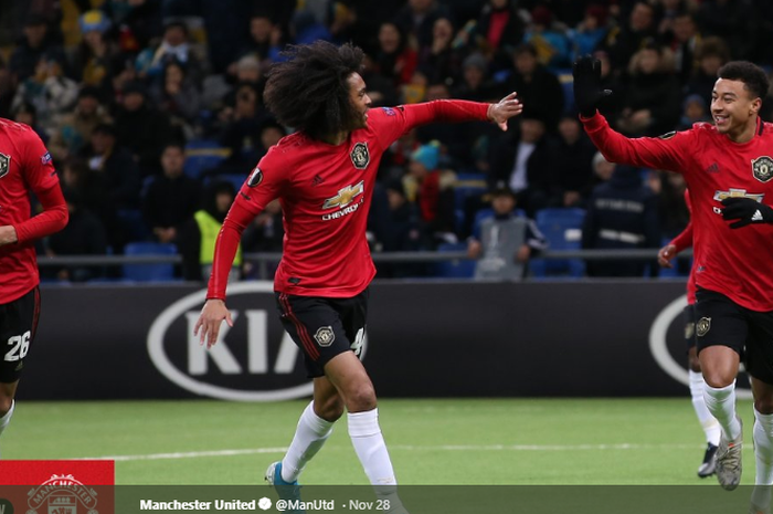 Masa depan pemain muda Manchester United, Thahith Chong (Tengah)  sedang dalam ketidak jelasan setelah penampilannya tidak memenuhi ekspektasi