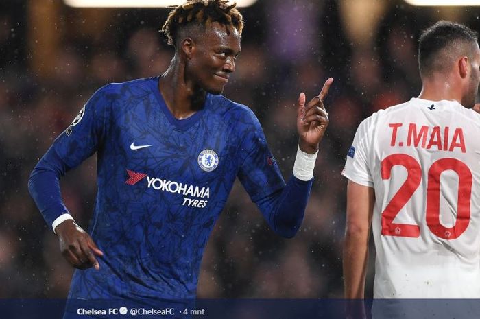 Striker Chelsea, Tammy Abraham, berselebrasi seusai mencetak gol ke gawang Lille pada matchday keenam Liga Champions Grup H, Rabu (11/12/2019) di Stadion Stamford Bridge, London.