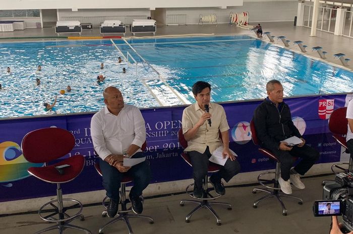 Wakil Ketua PB PRSI, Harlin Rahardjo, berbicara soal turnamen 3rd Indonesia Open Aquatic Championship (IOAC) di Stadion Akuatik Gelora Bung Karno, Senayan, Jakarta, Kamis (12/12/2019)