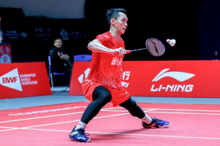 Pebulu tangkis tunggal putra, Jonatan Christie, saat beraksi pada babak penyisihan grup A BWF World Tour Finals 2019, Kamis (12/12/2019). 