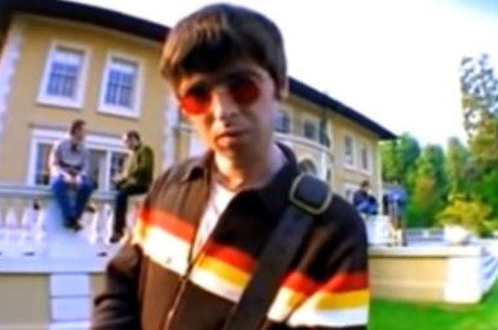 Lirik Lagu 'dont look back in anger' by Oasis, Stand up beside - Sonora.id