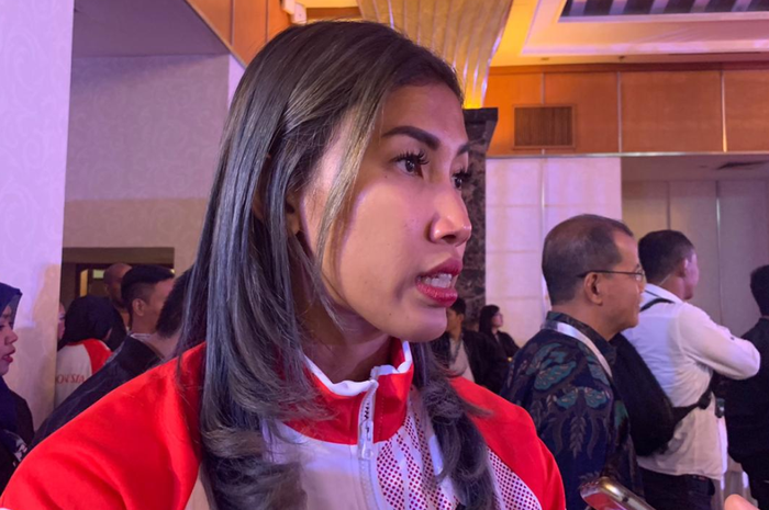 Atlet lari gawang 100 meter nasional, Emilia Nova, pada penyerahan bonus peraih medali SEA Games 2019, Kamis (13/12/2019)