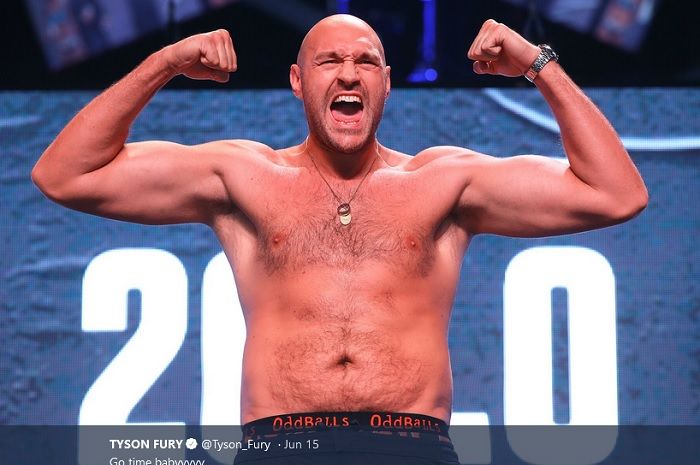 Petinju kelas berat, Tyson Fury kalahkan petarung UFC, Conor McGregor dalam peringkat atlet pria dengan penghasilan terbanyak tahun 2020.