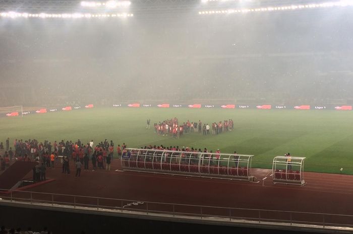 Suasan Stadion Utama Gelora Bung Karno (SUGBK) ketika Bambang Pamungkas memutuskan gantung sepatu setelah Persija Jakarta kalah 1-2 dari Persebaya Surabaya pada pekan ke-33 Liga 1 2019, Selasa (17/12/2019).