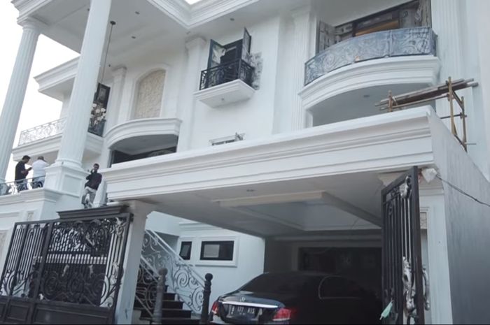Rumah Mewah Prilly Latuconsina