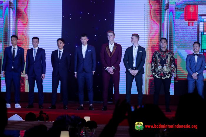 Para pemain tunggal putra yang hadir di Gala Dinner BWF World Tour FInals 2019, dari kiri: Chou Tien Chen, Wang Tzu Wei, Kento Momota, Chen Long, Viktor Axelsen, Anders Antonsen, Jonatan Christie, dan Anthony Sinisuka Ginting.