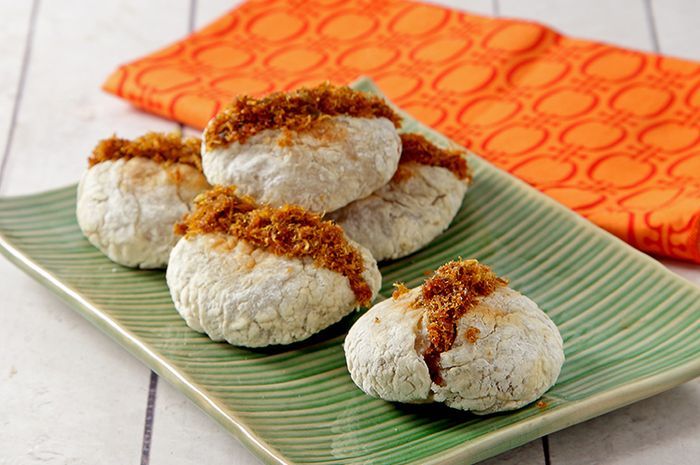 Roasted Pempek (fish cake) with catfish meat fillings, a new experience in eating pempek!