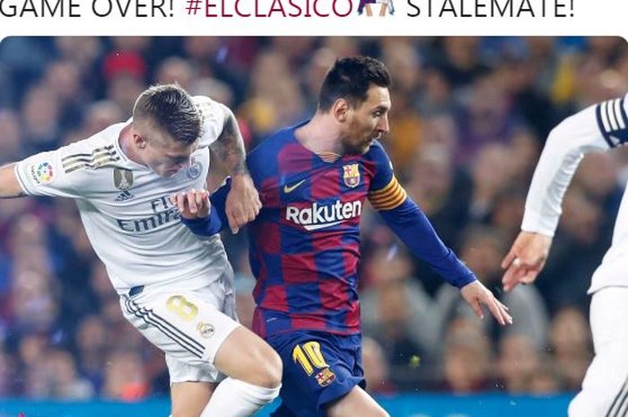 Megabintang Barcelona, Lionel Messi (tengah), beraksi dalam laga Liga Spanyol melawan Real Madrid di Stadion Camp Nou, Rabu (18/12/2019).