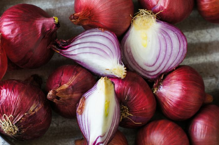 Manfaat menaruh bawang merah di sudut rumah.