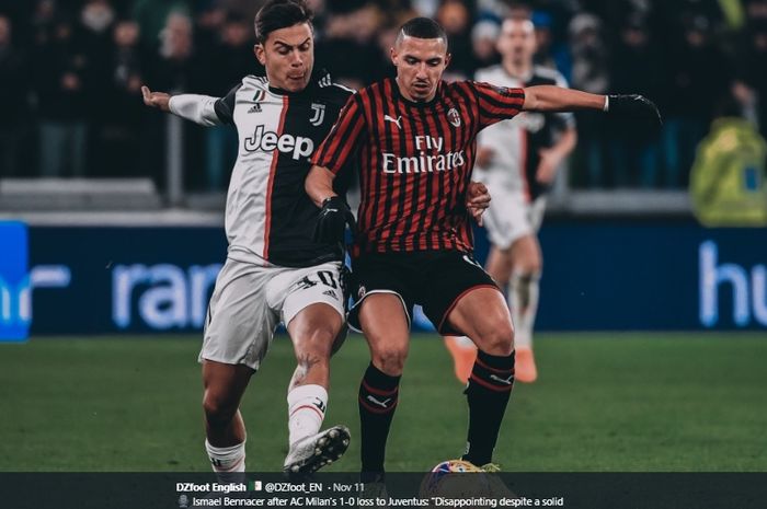 Gelandang AC Milan, Ismael Bennacer, berduel dengan striker Juventus, Paulo Dybala, pada pertandingan berlangsung di Allianz Stadium, Minggu (10/11/2019) atau Senin dini hari WIB.