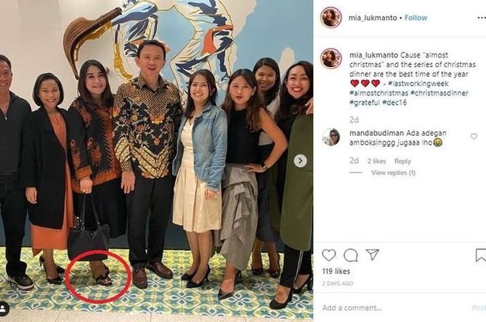 Puput pakai sandal teplek.