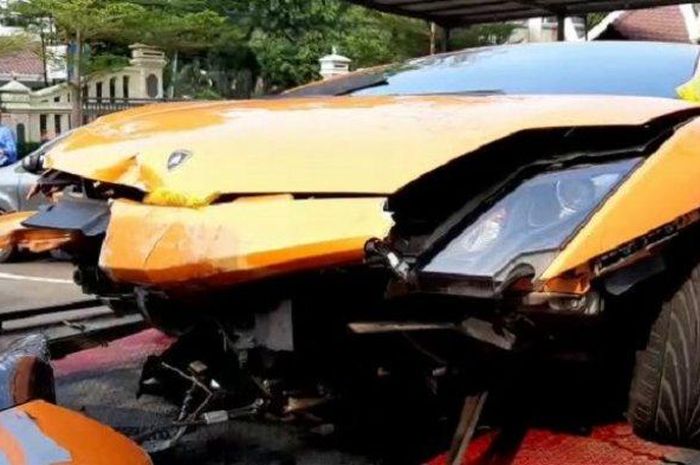 Lamborghin orange yang pemiliknya bermasalah