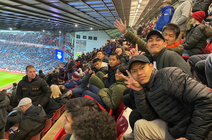 Pemain Garuda Select di Stadion Villa Park pada Kamis (26/2/2019).