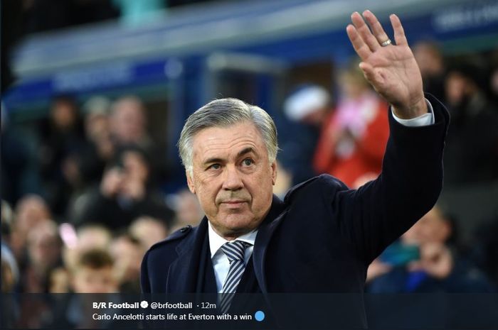  Pelatih Everton, Carlo Ancelotti, tampak mulai ketagihan mencetak sejarah usai membawa timnya menyakiti Liverpool di Liga Inggris 2020-2021. 