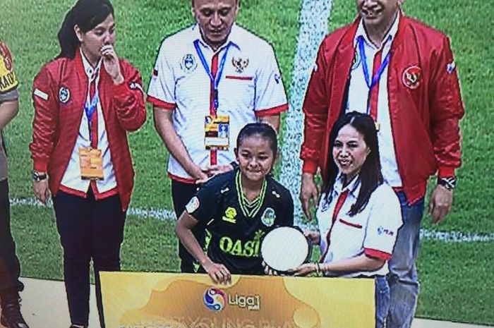 Gelandang PS Tira Persikabo Kartini, Helsya Maeisyaroh, menjadi pemain muda terbaik Liga 1 Putri 2019.