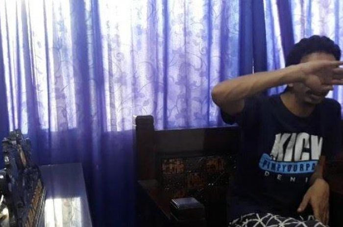 Oknum Guru di Bone bercinta dengan Mantan Muridnya di Perpustakaan Sekolah Malam Hari, Nyaris Babak Belur Dipergoki Warga