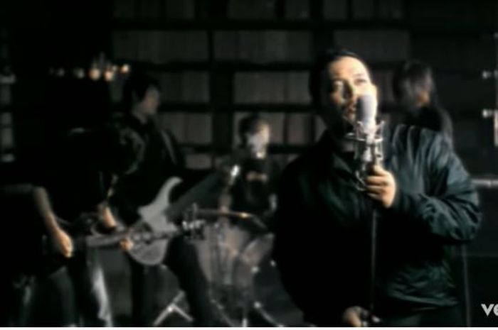7 Lirik Lagu Biarkan Ku Menggapaimu Terbaru