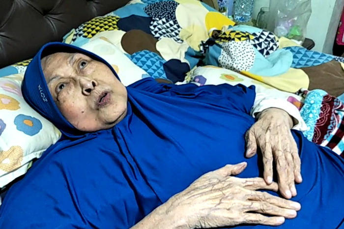 Ungkapan Hati Mak Nyak Si Doel Usai Dievakuasi oleh Rano Karno : Makasih Ye Doel, Kebanjiran di Sane Kelelep Kali