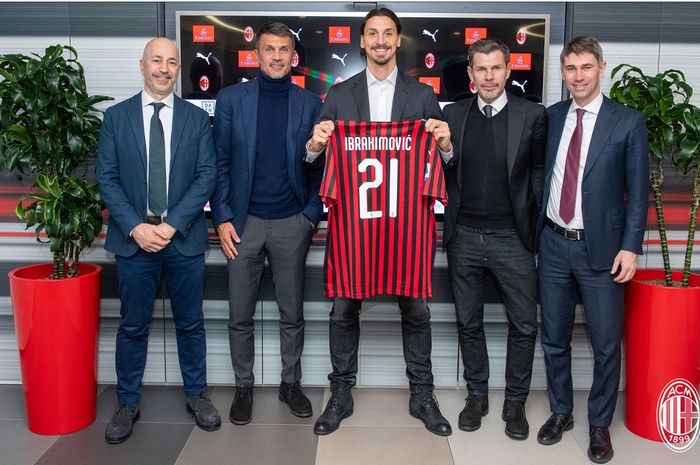 Zlatan Ibrahimovic akan memakai kostum nomor 21 di AC Milan 2019-2020.