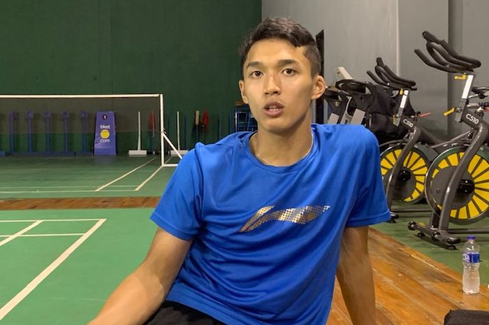 Pebulu tangkis tunggal putra Indonesia, Jonatan Christie, saat berbicara kepada BolaSport.com di Pelatnas PBSI, Jakarta, Jumat (3/1/2020)