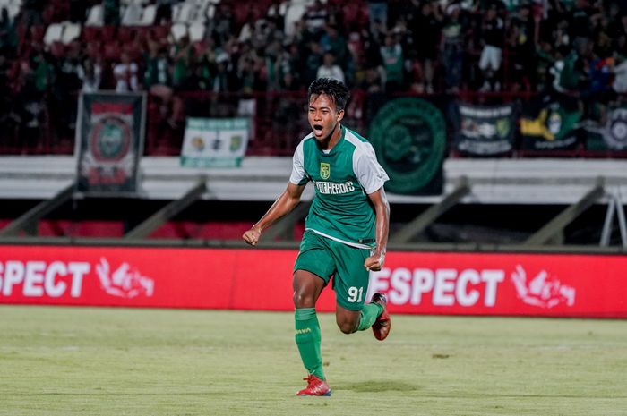 Selebrasi gol Mochamad Supriadi pada laga final Elite Pro Academy U-20 2019 yang berakhir dengan kemenangan untuk Persebaya.