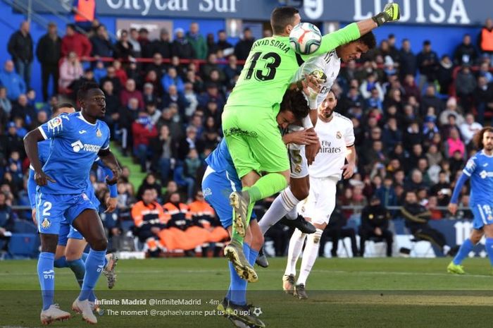 Raphael Varane saat mencetak gol ke gawang Getafe pada laga pekan ke-19 Liga Spanyol, Sabtu (4/1/2020).