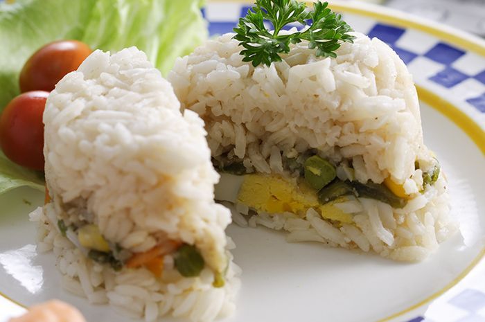Nasi Tim Udang Telur (Steamed shrimp rice with eggs) is energizing breakfast food to master all the game during the day!
