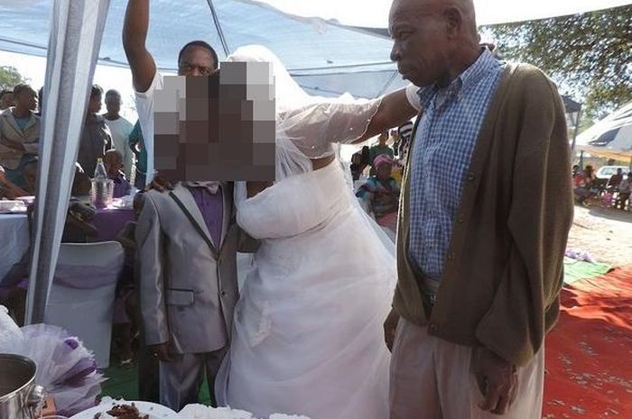 Baru Injak Usia 9 Tahun, Bocah Ini Nikahi Ibu Kandungnya di Hadapan sang Ayah dan Ratusan Tamu Undangan, Bakal Jadi Bapak Bagi 5 Saudaranya yang Lain