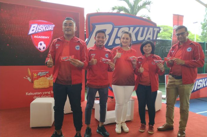 (Kiri-kanan) Rendra Soedjono, Evan Dimas, Mona Ratuliu, Maggie Effendy, dan Sachin Prasad dalam acara konferensi pers Biskuat Academy 2019, Sabtu (11/1/2020), di Kuningan, Jakarta.