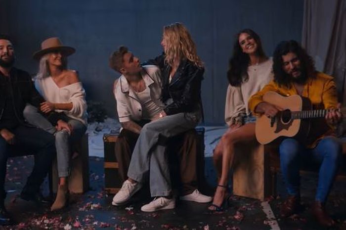 Lirik Lagu '10000 Hours' By Justin Bieber Feat Dan + Shay ...