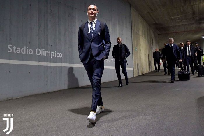 Megabintang Juventus, Cristiano Ronaldo, bersiap menghadapi laga Liga Italia melawan AS Roma di Stadion Olimpico, Minggu (12/1/2020).