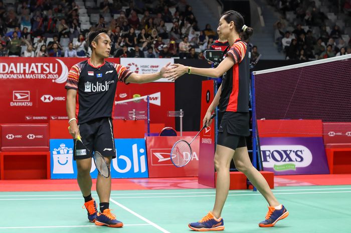 Pasangan ganda campuran Indonesia, Hafiz Faizal/Gloria Emanuelle Widjaja, saat bertanding melawan Zheng Si Wei/Huang Ya Qiong (China) pada babak kesatu Indonesia Masters 2020.