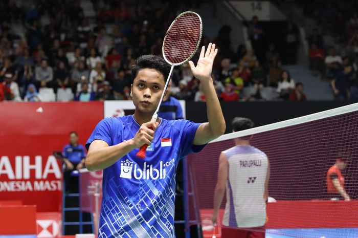 Pebulu tangkis tunggal putra Indonesia, Anthony Sinisuka Ginting, bereaksi setelah memastikan diri ke babak kedua Indonesia Masters 2020 di Istora Senayan, Jakarta, Rabu (15/1/2020).