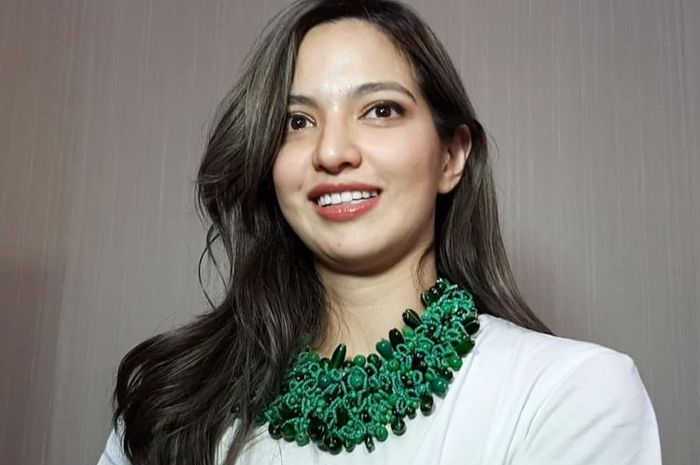 Seperti Orang Bingung, Nia Ramadhani Heran Sayuran Bisa Disimpan di Kulkas : Bukanya Digituin ...