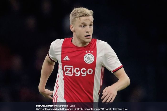 Pemain Ajax Amsterdam yang akan segera bergabung dengan Manchester United, Donny van de Beek.
