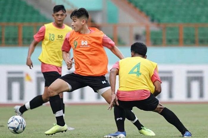Pemain Lincoln City U-18, Jack Brown, saat mengikuti seleksi timnas U-19 Indonesia di Stadion Wibawa Mukti, Bekasi, Rabu (15/1/2020).