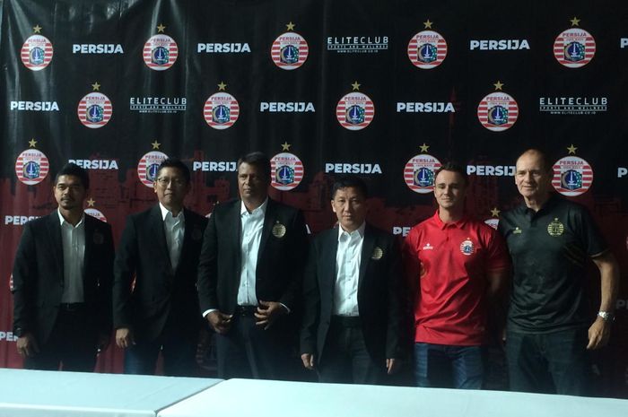 Manajemen dan tim pelatih Persija Jakarta