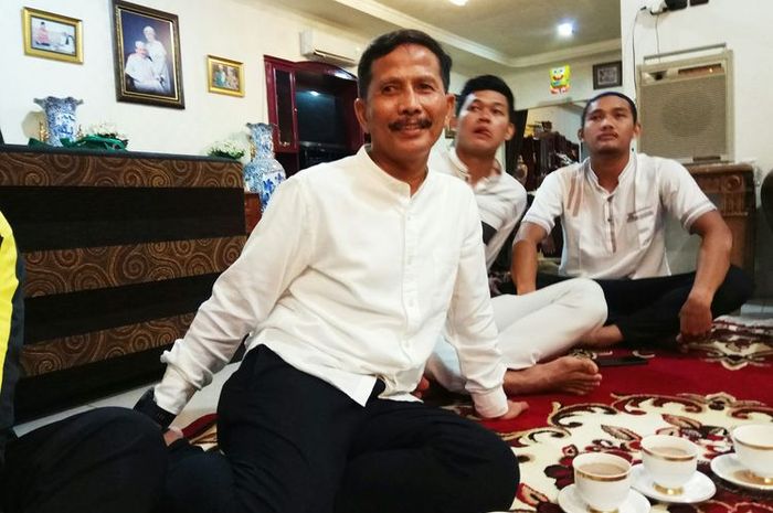 Pelatih Barito Putera, Djajang Nurjaman, dalam konferensi pers di kediaman CEO Barito Putera, Hasnuryadi Sulaiman, di Banjarmasin Kamis (16/1/2020).