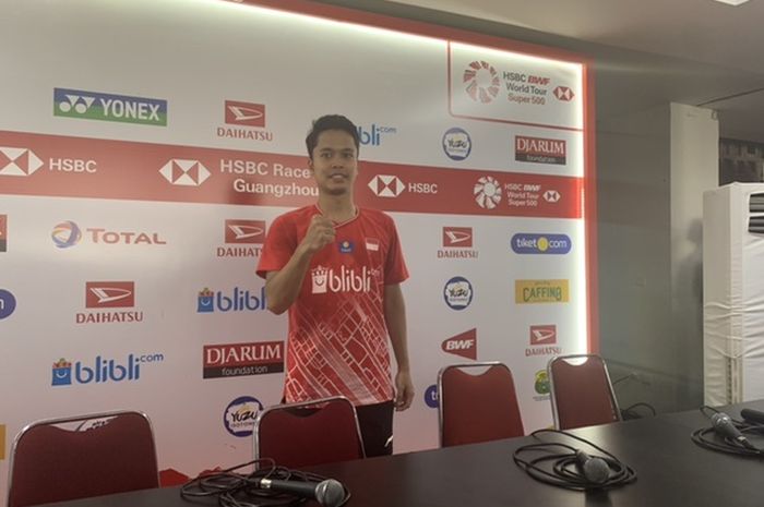 Pemain tunggal putra Indonesia, Anthony Sinisuka Ginting, berfoto usai laga semifinal Indonesia Masters 2020, Sabtu (18/1/2020) di Istora Senayan, Jakarta. 