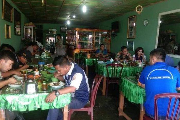 Viral RM Malau yang ayamnya mahal