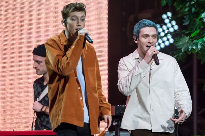 Lirik Lagu dan Chord Gitar ‘I’m So Tired’ - Lauv feat. Troye Sivan