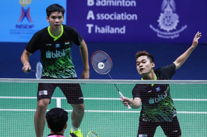 Pasangan ganda putra Indonesia, Leo Rolly Carnando/Daniel Marthin, tampil pada babak kualifikasi Thailand Masters 2020 di Indoor Stadium Huamark, Bangkok, Selasa (21/1/2020).