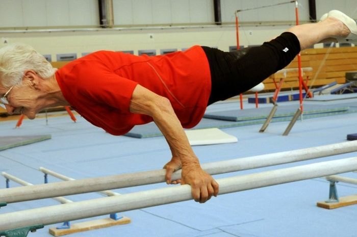 Nenek Gymnastic