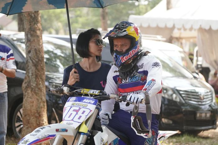 Cinta Bersemi di Arena Motorcross, Mevans Sanggramawijaya dan Littarahma