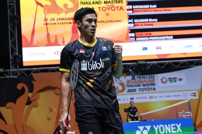 Pebulu tangkis tunggal putra Indonesia, Shesar Hiren Rhustavito, bereaksi pada laga babak  kedua Thailand Masters 2020 di Indoor Stadium Huamark, Kamis (23/1/2020).