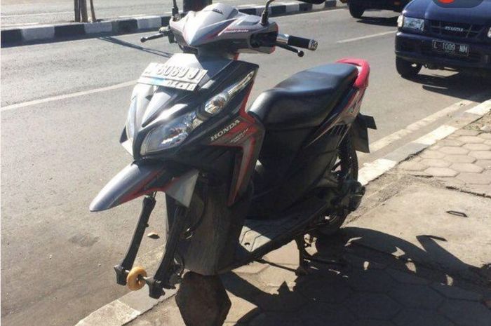 Viral foto ban motor berubah jadi kue donat