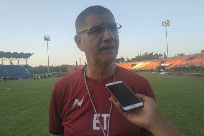 Pelatih Borneo FC Samarinda, Edson Tavares, saat ditemui usai mempimpin latihan anak asuhnya di Stadion Segiri, Samarinda, pada Sabtu (25/1/2020).