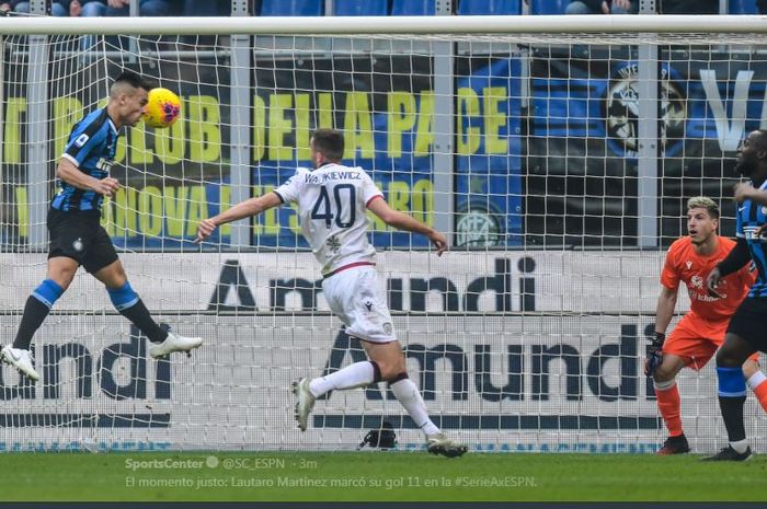 Lautaro Martinez mencetak gol saat Inter Milan bersua Cagliari dalam partai Serie A pekan ke-21 di Giuseppe Meazza, 26 Januari 2020.