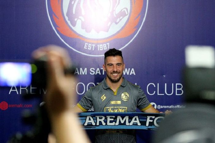 Jonathan Bauman saat diperkenalkan oleh manajemen Arema FC sebagai pemain asing baru musim ini.