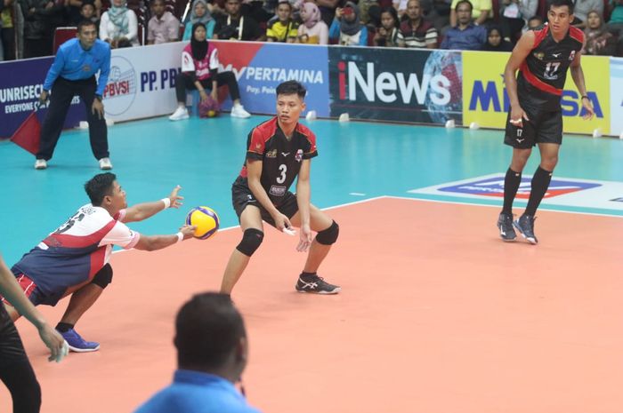 Tim putra Surabaya Bhayangkara Samator menghadapi Bank Sumsel Babel pada seri kedua putaran pertama Proliga 2020 di GOR Satria, Purwokerto, Jumat (31/1/2020).